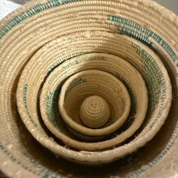 Rare  Rwandan Handmade Nesting Baskets with Lids 2.5”-9.5” set of 5 - Picture 8 of 9